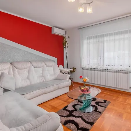 Stunning In With House A Panoramic View Lič