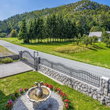 펜션 Stunning In With House A Panoramic View Lič